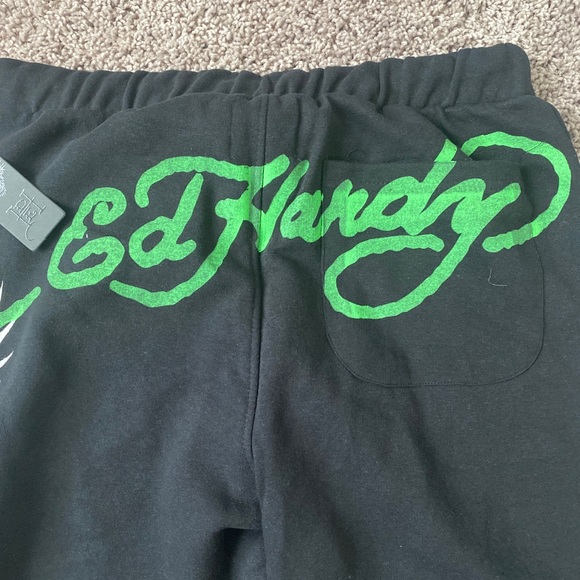 Ed Hardy Mens Fleece New York City Shorts Size M Black Graphic NWT Skull Snake - Picture 5 of 6